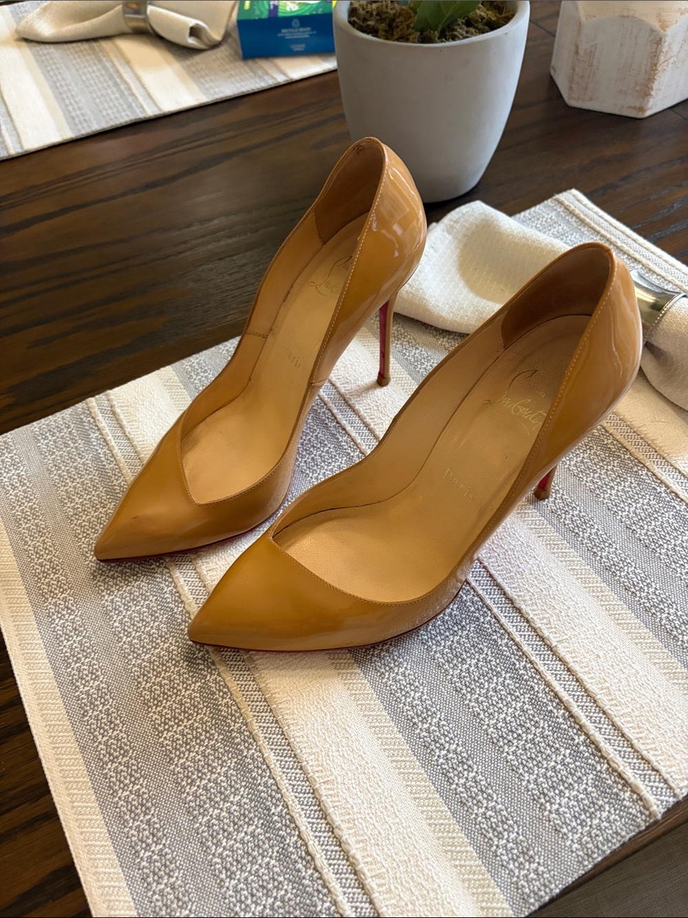 Christian Louboutin Camel Patent Pointed-Toe Stiletto Pumps with Red Soles 100mm - Picture 5 of 5